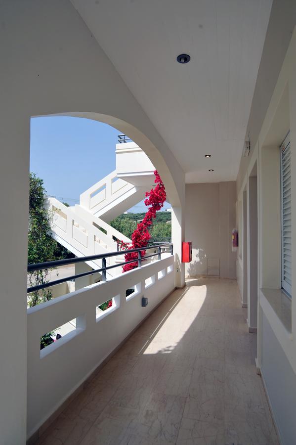 Merabello Apartments Agia Marina  Exterior photo